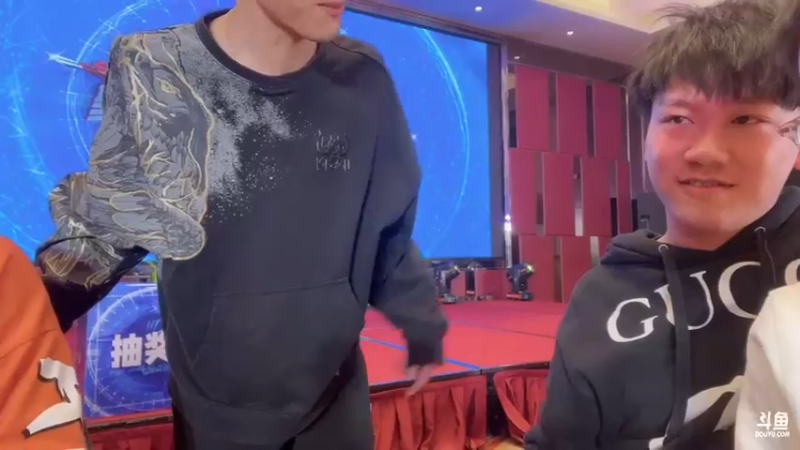 【2022-01-24 21点场】白鲨加菲：年会小坐~47895