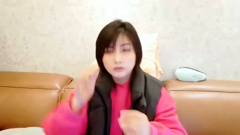 【2022-01-25 18点场】我是唐菲：沙发主播祝大家新年快乐