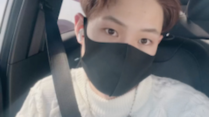 回家过年了，不定时可能会播，初七回来固定时间播