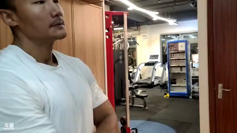 【2022-01-29 18点场】黑人毅：毅健身过年不休息
