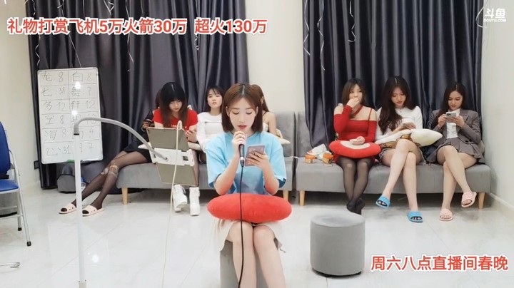 美女小七又来唱歌了，大家都喜欢听啊