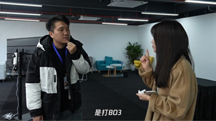 闻闻调侃崔哥“业务不熟”