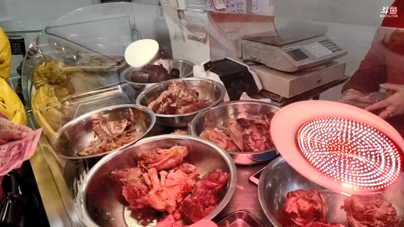 我在斗鱼看主播小黑亮亮直播户外