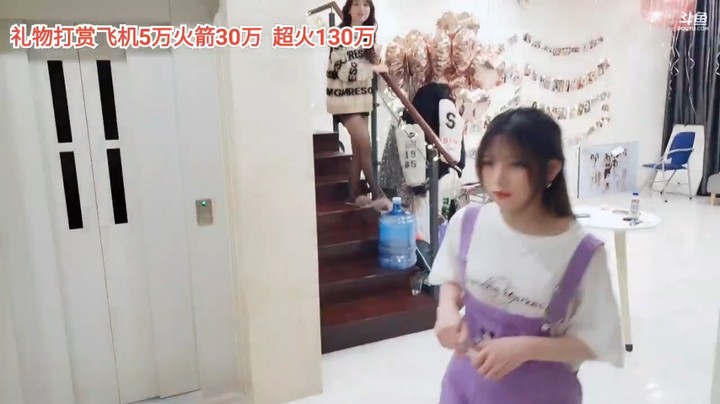 美女果果很可爱啊