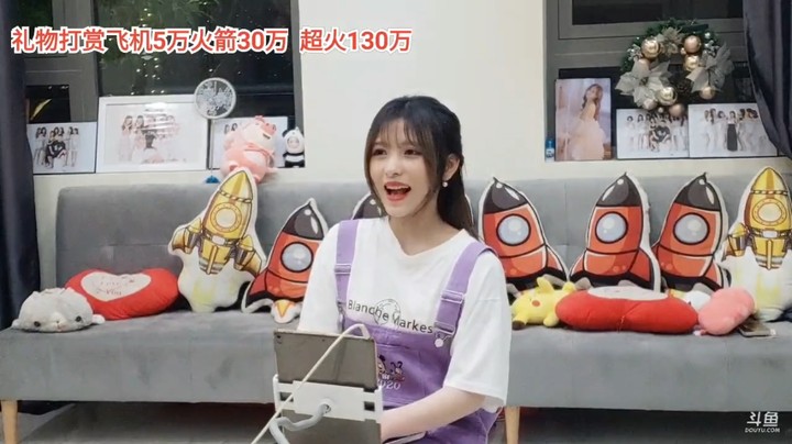 美女果果唱歌很好听啊，可爱啊