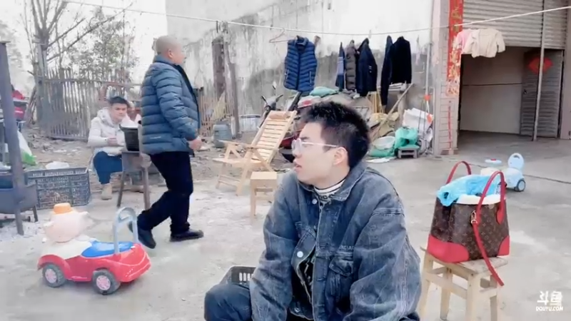 【2022-01-31 11点场】NB丶潇老板：跟老板回家过年～