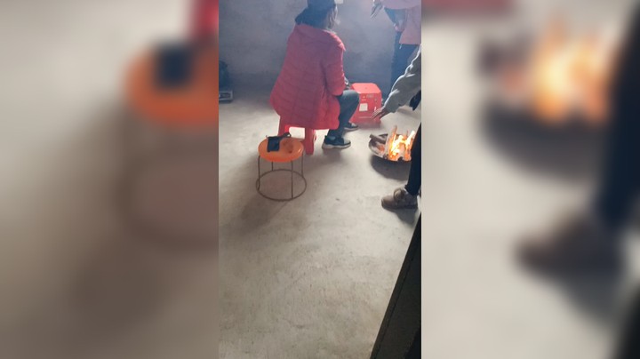 太冷了来烤火