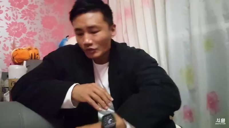 【2022-02-03 23点场】黑人毅：夜宵，自制牛肉锅