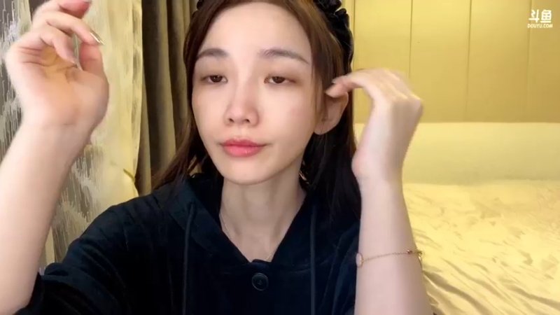【2022-01-27 20点场】是小鹿哇：美妆博主上线了