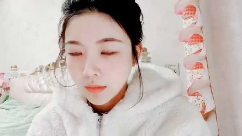 【2022-02-07 14点场】丽亚celiahunne：小姨子：新年快乐