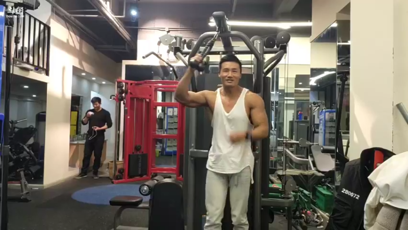【2022-02-08 20点场】黑人毅：牛排，炒蛋配点啥