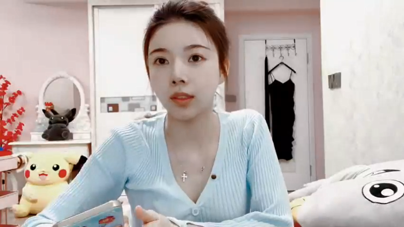 【2022-02-08 19点场】丽亚celiahunne：小姨子：新年快乐