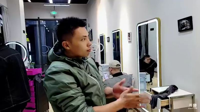 【2022-02-09 23点场】逐梦兄弟：租房车，接珂珂