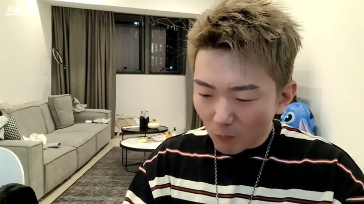 小王哥吃了几口美女做的菜感觉好难受，他说好吃