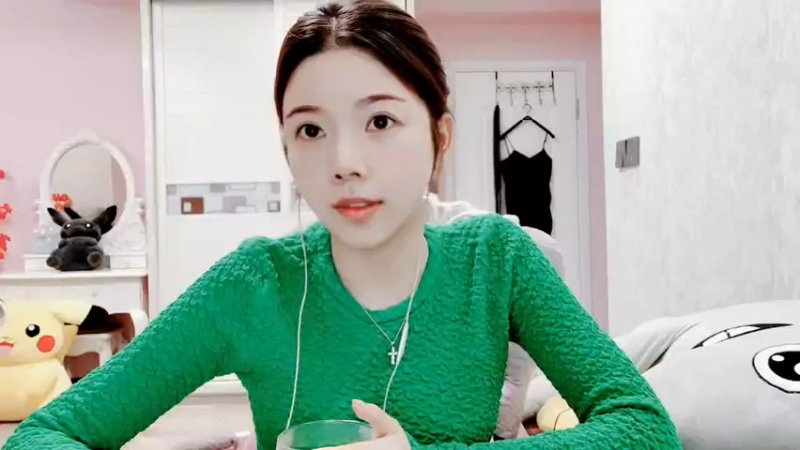 【2022-02-09 19点场】丽亚celiahunne：小姨子：新年快乐