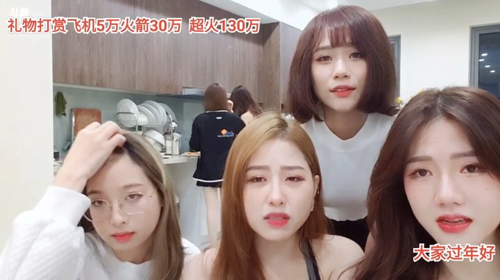 美女大海表演天赋很高，秀自己的秀发很可爱，文轩可惜不会中文啊