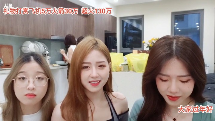 大海笑起来好甜，能说会道，大家都喜欢啊