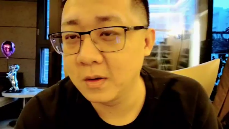 【2022-02-10 18点场】小鱼小鱼吃虾米：小鱼又嗯混的一天