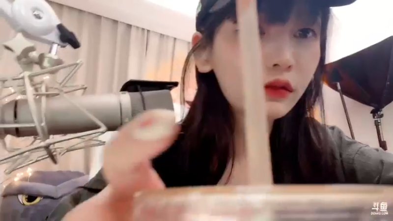 【2022-02-11 18点场】叶知秋Vanessa：秋：啵啵啵