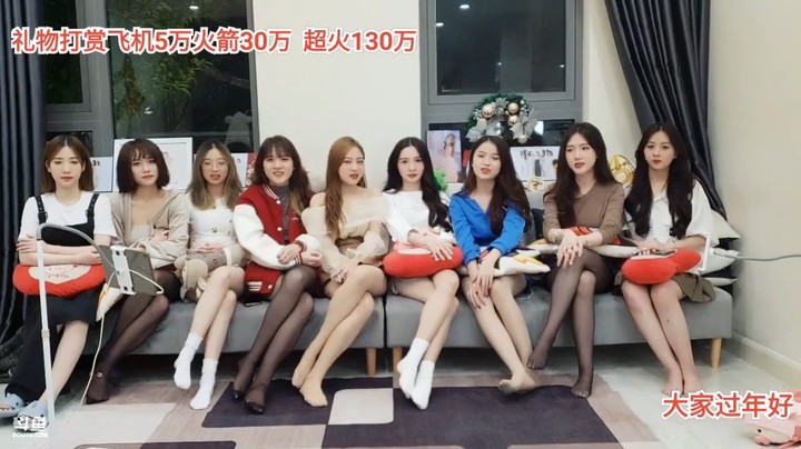 一群美女表演甩头发真是群魔乱舞啊