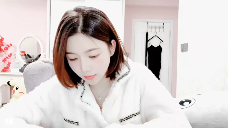 【2022-02-11 20点场】丽亚celiahunne：小姨子：新年快乐