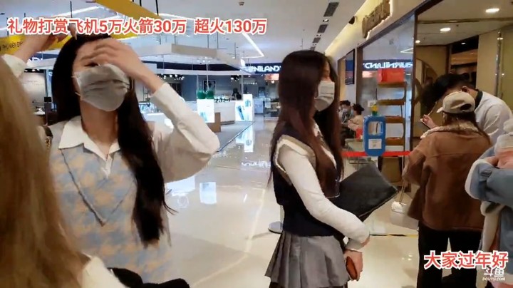 面条带着一群美女去商场吃火锅，大海还没来