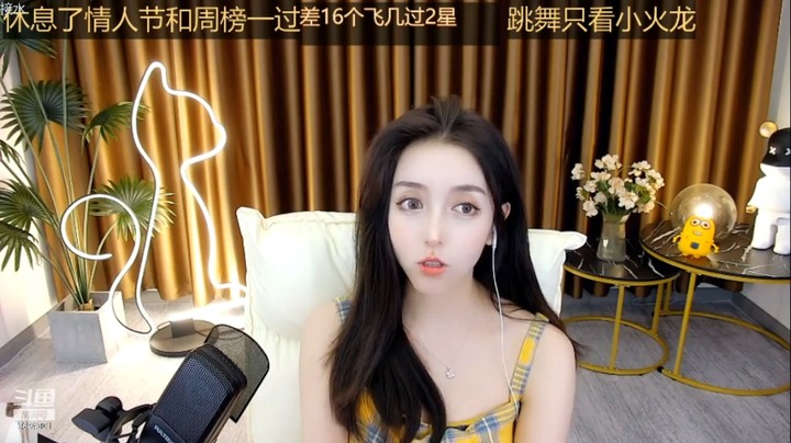 李周周美女小姐姐说话温柔，唱歌也很好听啊