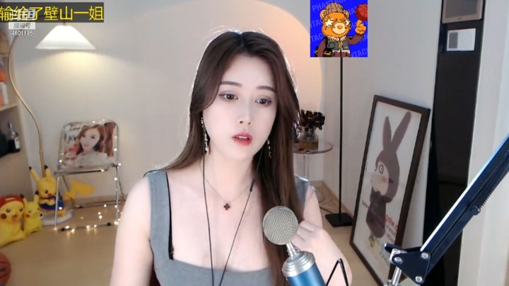 可爱的美女小姐姐，和几个人直播连麦很欢乐