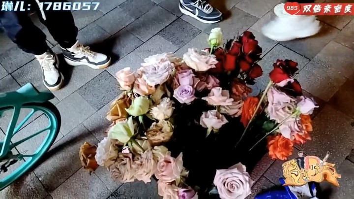 美女琳总送花，一会有人买