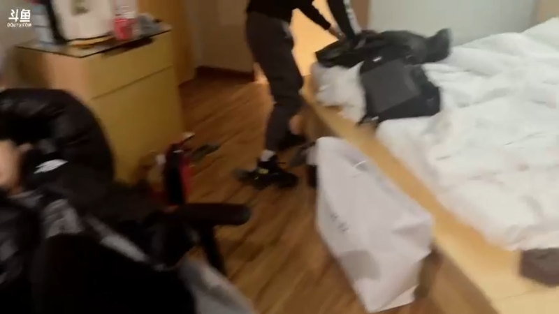 【2022-02-13 23点场】大胖狗koko：想家人们啦 打一小时麻将出发吃东西