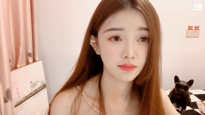 Grace小万万一个人直播不连麦，真休闲啊