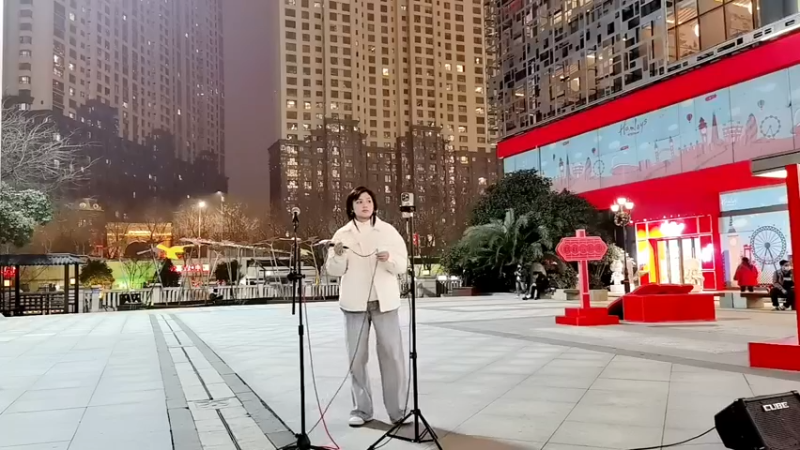 【2022-02-15 20点场】我是唐菲：街头主播祝大家元宵快乐
