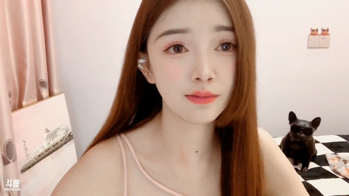 Grace小万万美女小姐姐真可爱，在家舒适啊
