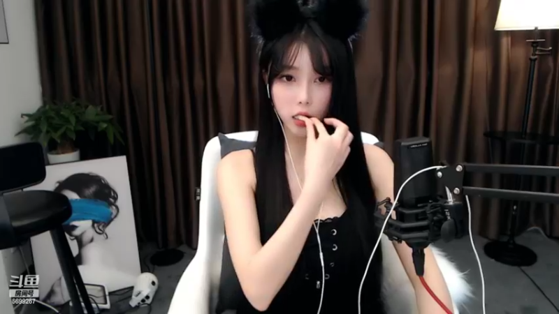 【2022-02-16 01点场】湖南小橙子：有39816888名用户观看