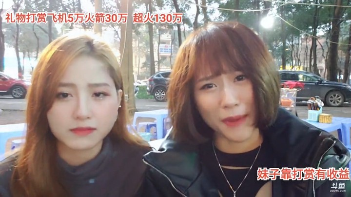 美女大海和文轩直播聊天很漂亮啊