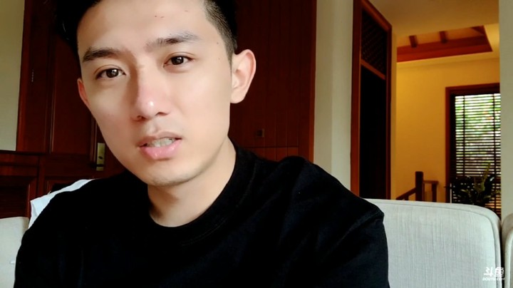 下午4点了，博哥终于起来开播了，美女好可爱