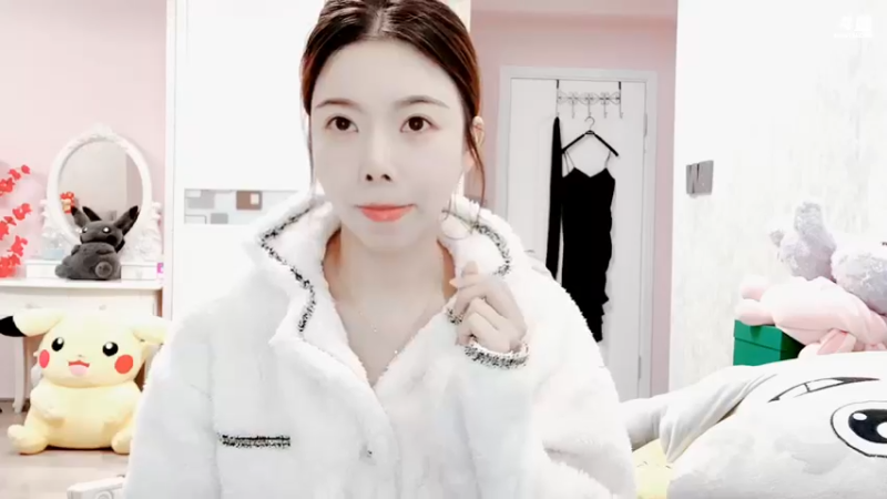 【2022-02-17 20点场】丽亚celiahunne：小姨子：新年快乐