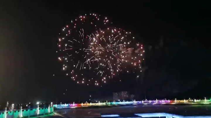 元宵的烟花汇演2