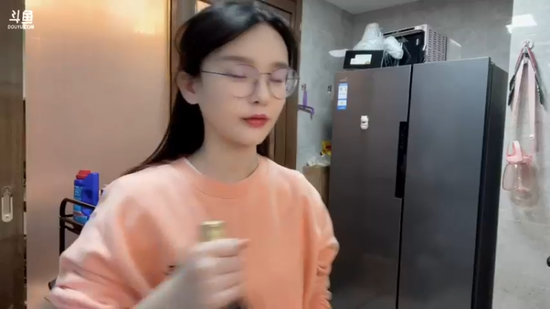 【2022-02-17 18点场】赵小臭：凑凑：六点直播做饭！嘻嘻
