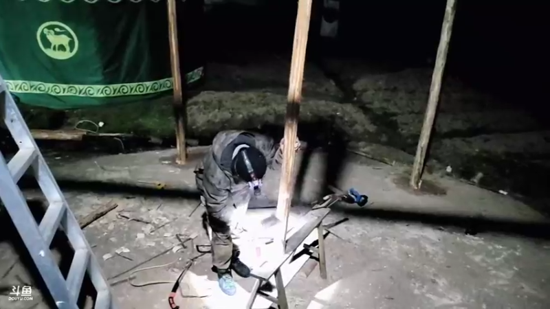 【2022-02-18 21点场】川味箩卜：基地健身房