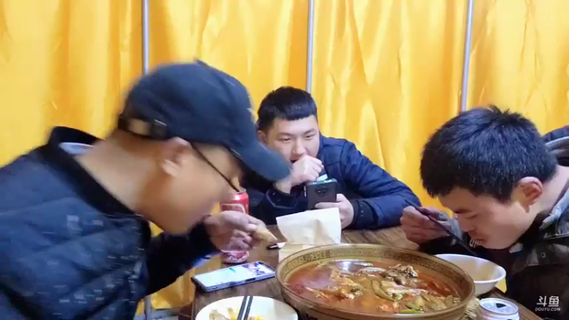 【2022-02-18 19点场】川味箩卜：基地健身房