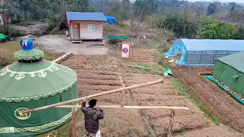 【2022-02-18 17点场】川味箩卜：基地健身房