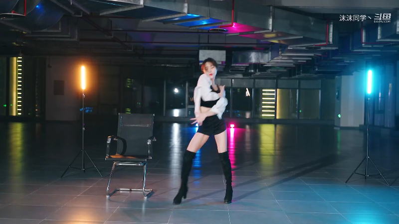 我在斗鱼看沫沫同学丶直播舞蹈