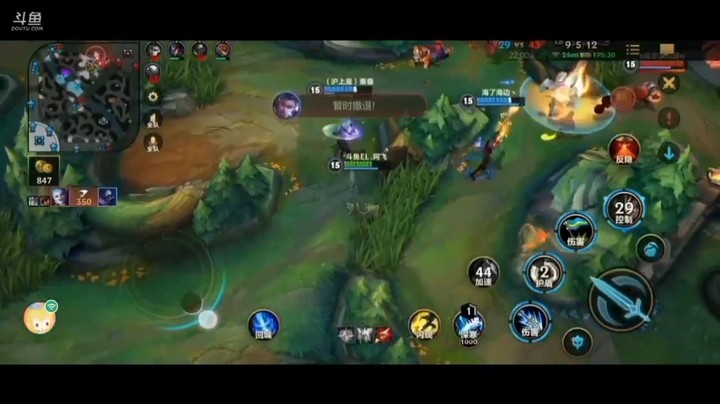 LOL手游队友守不住家，皇子刚回来家就没了