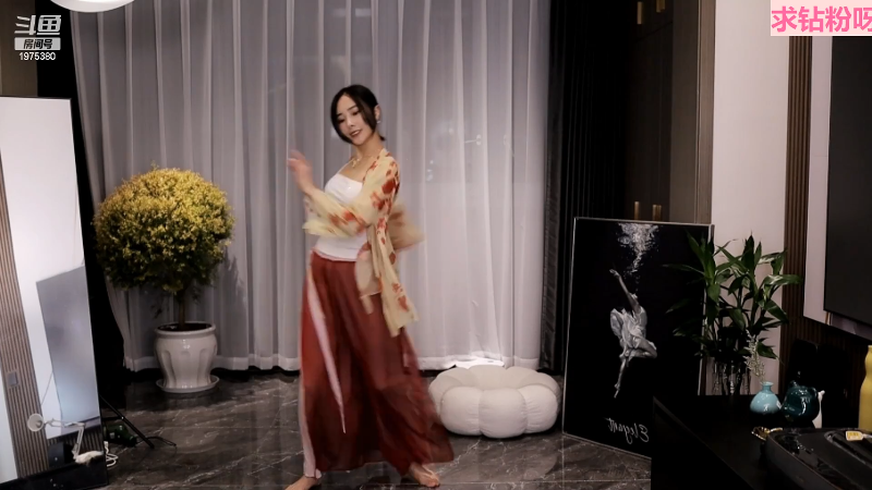 我在斗鱼看沫沫同学丶直播舞蹈
