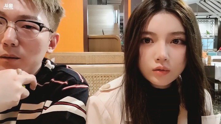 小王哥和美女恩恩聊天，美女说话好真实，活的通透啊