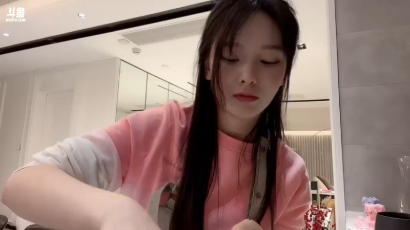 【2022-02-21 19点场】赵小臭：凑凑：嘻嘻