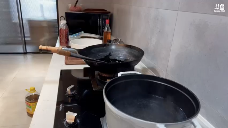 【2022-02-21 17点场】赵小臭：凑凑：嘻嘻