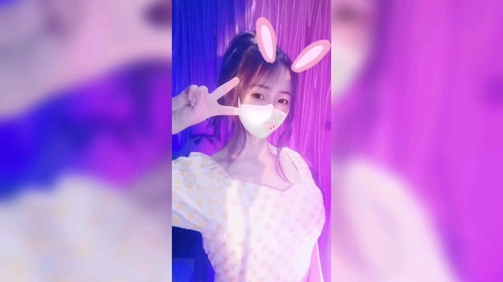 剪刀手女孩