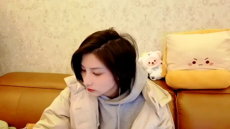 【2022-02-22 20点场】我是唐菲：沙发主播祝大家今天快乐
